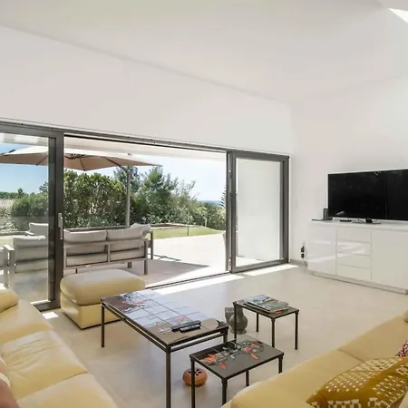 Beautiful 5 Bedroom With Sea View & Pool